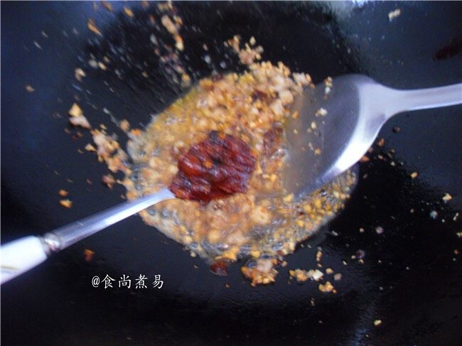 鱼香茄子煲,调入一勺<a style='color:red;display:inline-block;' href='/shicai/ 705'>豆瓣酱</a>