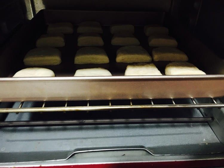 酥皮盒子,烤箱预热180度,中层,30分钟!