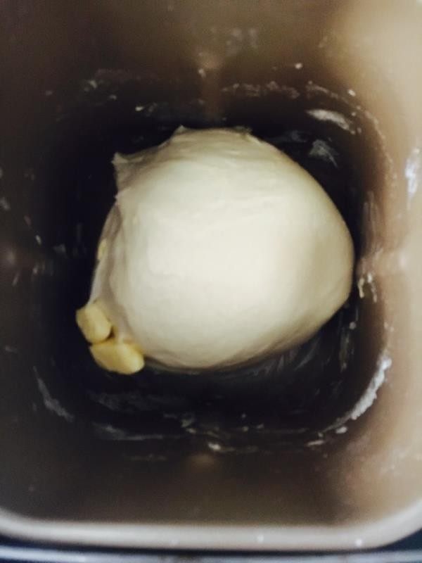奶黄面包,加入黄油再次启动和面程序,揉至完全阶段。「还是启动了30分钟