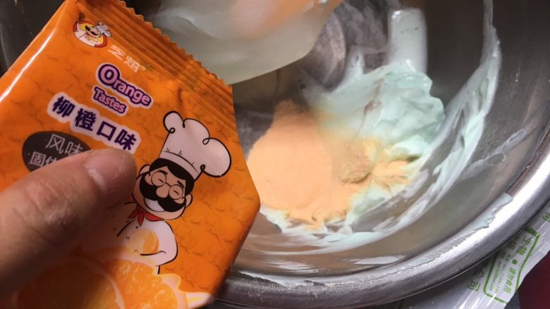 小汽车,剩一点点淡奶油,加入柳橙果味粉进行调色