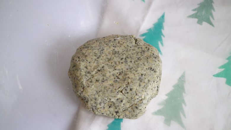 海苔玛格丽特(宝宝版),然后戴上一次性手套抓成面团,包上保鲜膜,放冰箱冷藏一小时