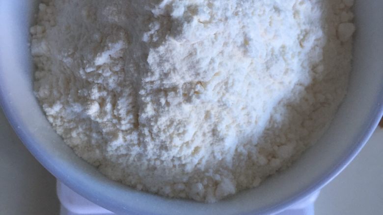 低糖全蛋海绵蛋糕,面粉称好