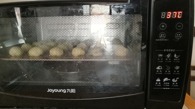 红豆沙小餐包,放入烤箱,选择发酵功能,发酵30分钟