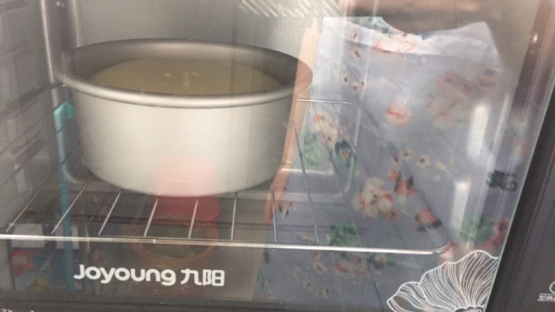 焦糖奶油裸蛋糕,送入烤箱150度40分钟蛋糕体回落即可