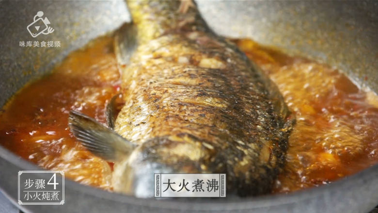 芒种节气宜清淡滋补,干烧鲤鱼好吃又养生,大火煮沸
