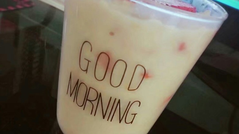 牛奶燕麦片,加入<a style='color:red;display:inline-block;' href='/shicai/ 501'>燕麦片</a>搅匀，食用。（可以放上你喜欢的水果一起食用）