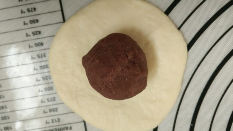 日式红豆饼,9.包入豆沙馅