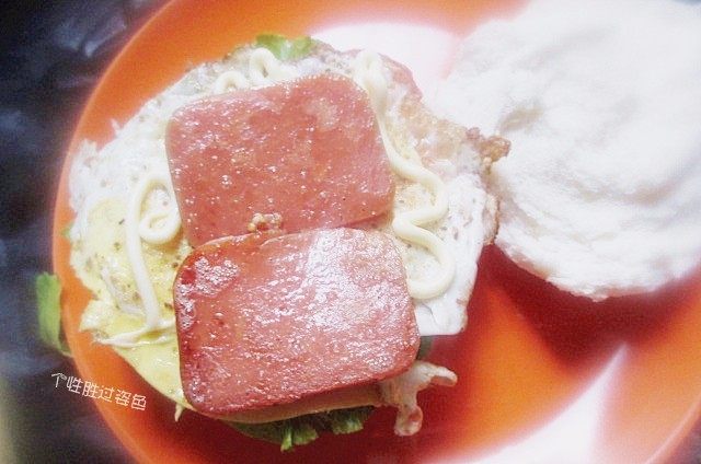中式汉堡,剩馒头也有春天,在来点煎好的午餐肉