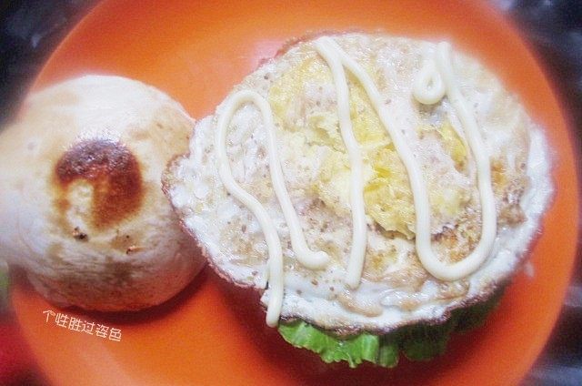 中式汉堡,剩馒头也有春天,挤上沙拉酱