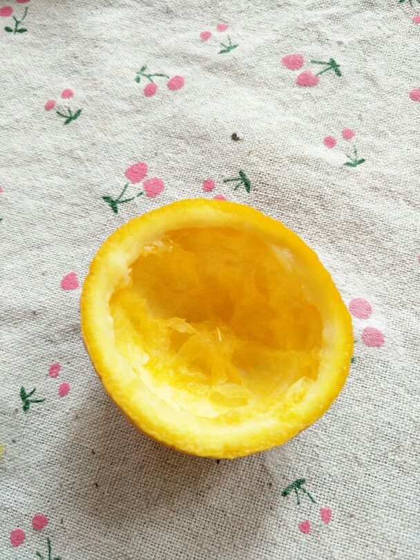 冰橙山药,3.切出半橙子皮,待用