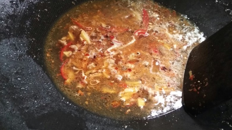 拌面―开胃美食,放水煮开,水要盖过配料