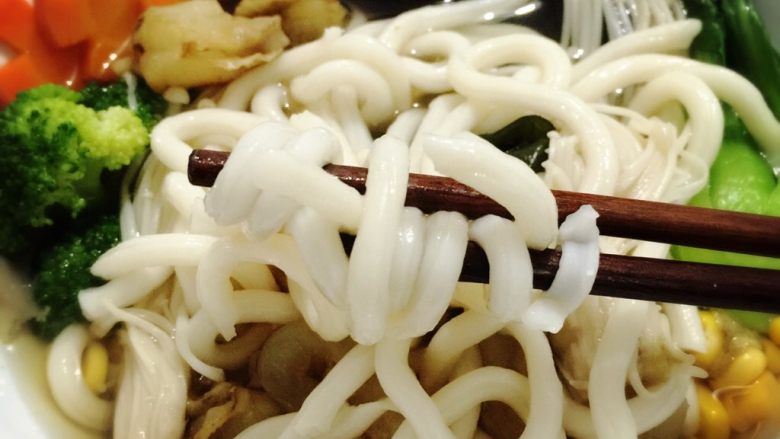 日式海鲜乌冬面,很好吃,蔬菜和海鲜面面俱到