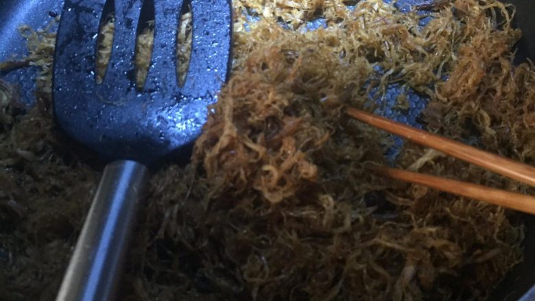 麻辣牛肉丝,煲剧小零嘴,
然后再加入牛肉丝,搅拌;