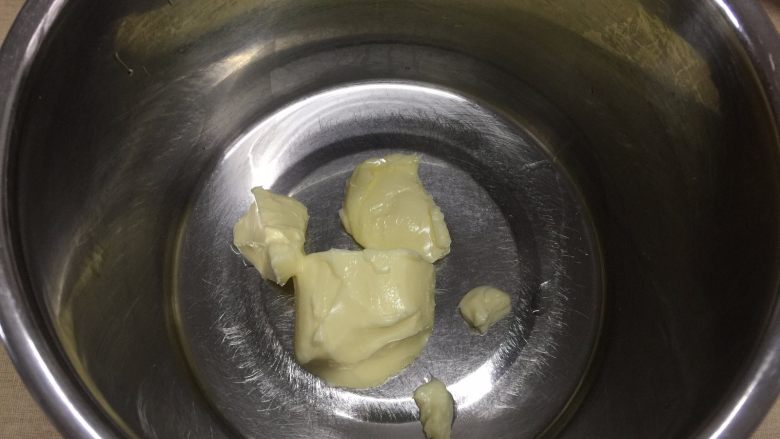脆皮蓝莓玛芬,制作玛芬,将玛芬中的黄油提前软化
