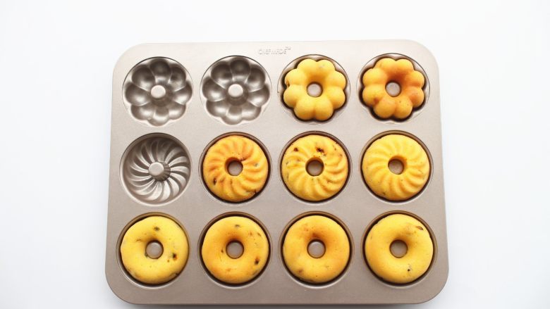 百香果小蛋糕,成品。酸甜可口，唇齿留香。