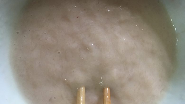 鸡脯豆花,搅匀,搅出的肉糊光亮,顺滑,就可以了