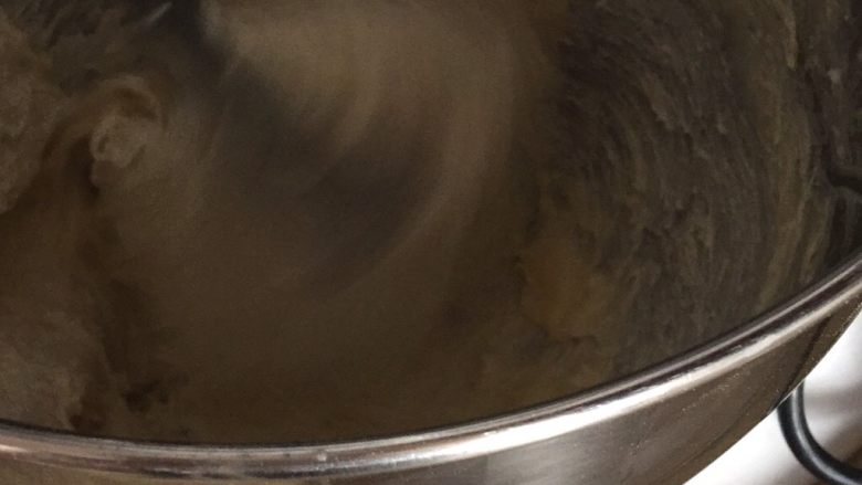 美味餐包(适合各种口味的基础配方),打匀后快速打10分钟左右