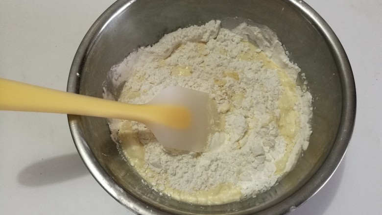 麻薯软欧面包,糯米粉,玉米淀粉,炼奶,白砂糖放在一起混合
