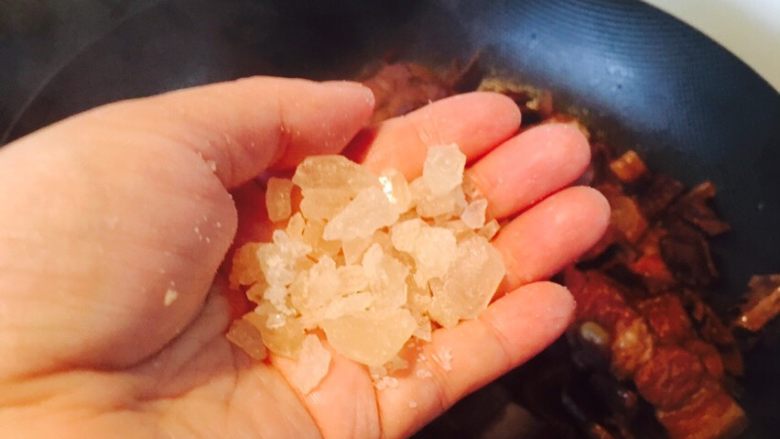 水笋烧肉,45分钟后,加这点冰糖。