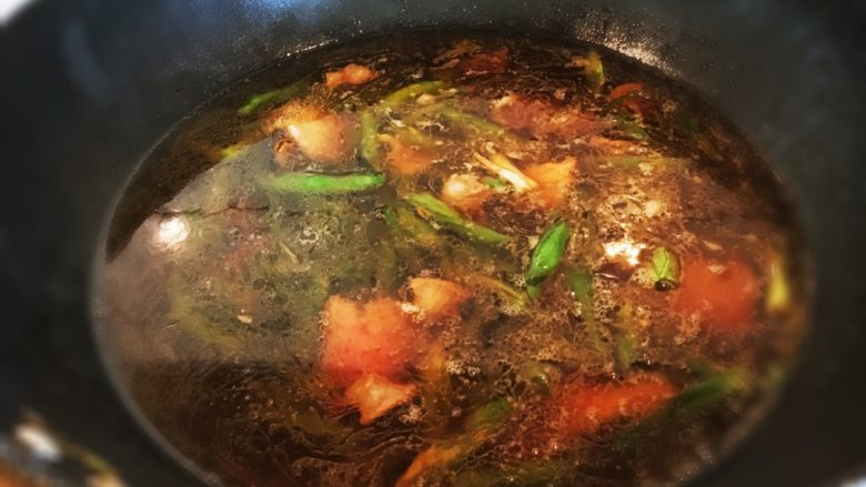 豆角焖面,加入温水,水量可以多一点。