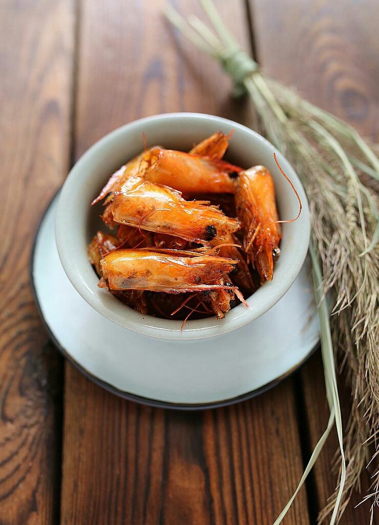 双鲜拌面&自制虾油:又懒又饿来碗快手拌面,虾头很酥脆,如果不嫌弃可以当成零嘴吃,挺香的。