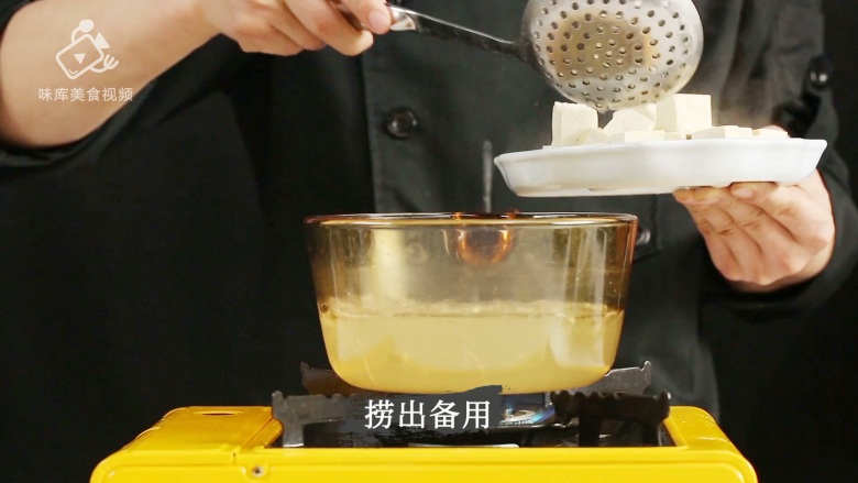 白贝豆腐萝卜汤,夏季消暑滋补必备 ,捞出备用