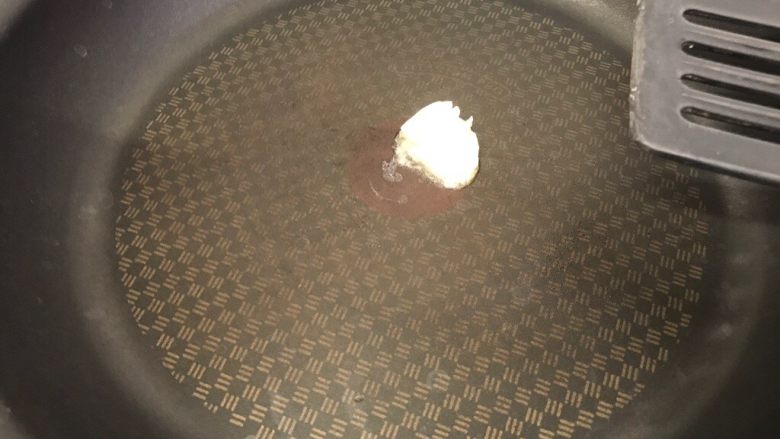 米其林主廚⭐️教我如何煎牛排🐃
簡單又神好吃,使用不沾鍋開小火,鍋熱後放入少少量奶油