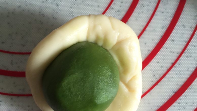 莲蓉蛋黄酥&杂花酥(黄油版), 杂花酥也是同样的步骤,油皮包油酥。像汤圆一样包好。