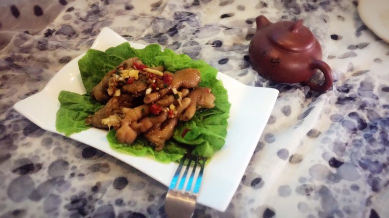酸辣鸡脚,搭配下午茶也是不错的。