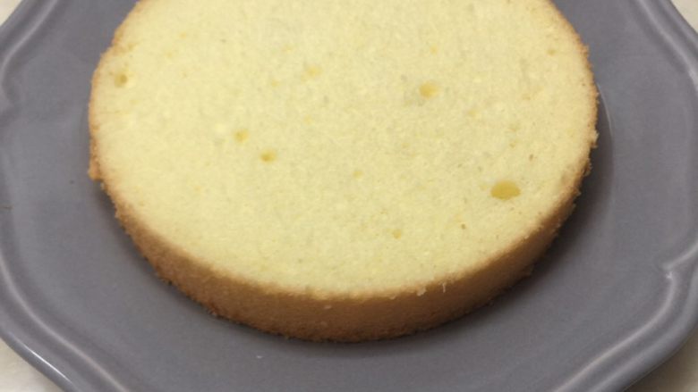 戚风蛋糕,切片 有小气孔属于正常的