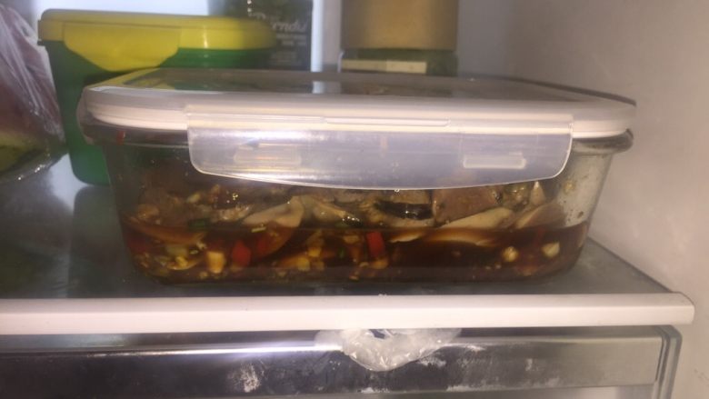 凉拌鸭胗(酸辣味),天热记得入冰箱冷藏,八个小时左右可以吃了。