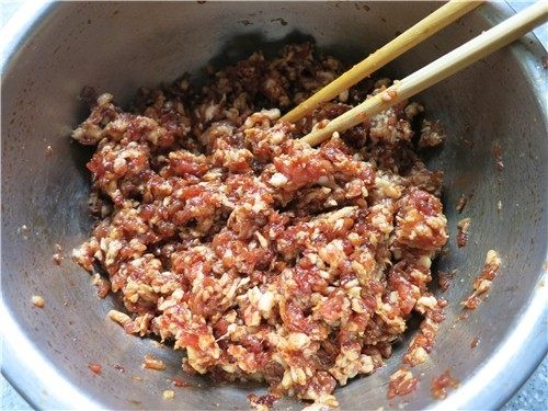 层层美味-京东肉饼,顺着一个方向搅拌上劲