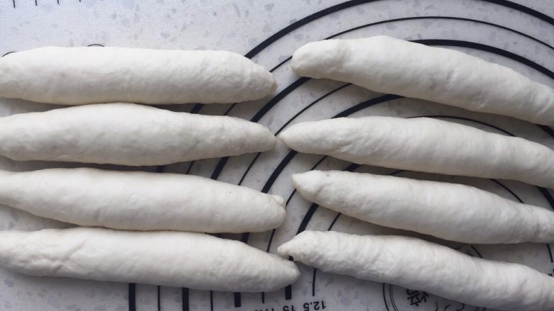 普雷结,然而搓成长细条,继续松弛。