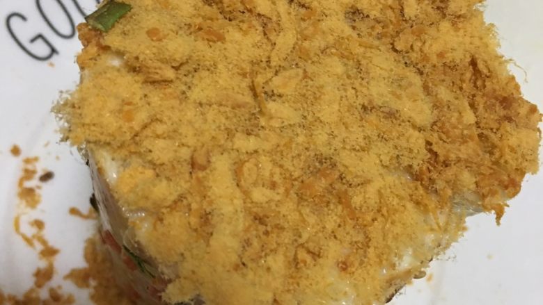中种肉松面包,沾满肉松,另一面也一样
