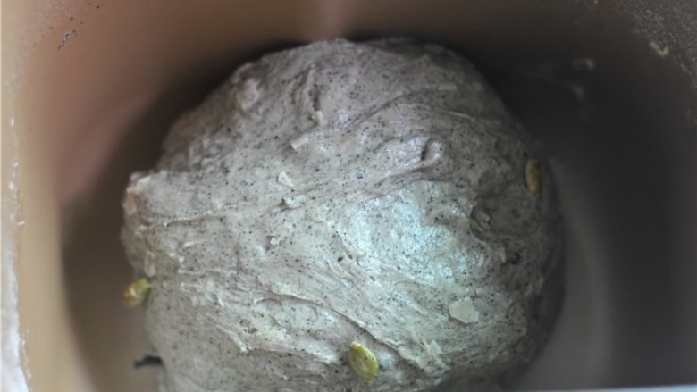 杏仁黑芝麻软欧,继续一个揉面程序后,设置一个发面程序