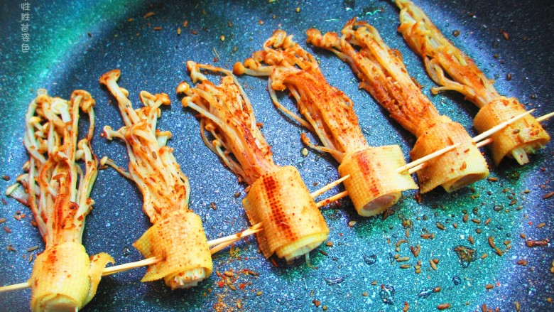 豆皮卷金针菇,我的公众号:个性胜过姿色，关注后，在做菜过程中有任何疑问，都可以咨询