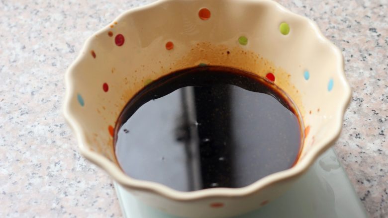 燕麦核桃饼干,3、 用打蛋器打至红糖水和油完全混合。