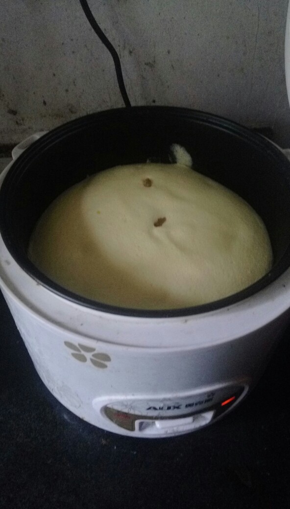 自做蛋糕,我有放了点葡萄干,做的时候可以随自己口味加不加