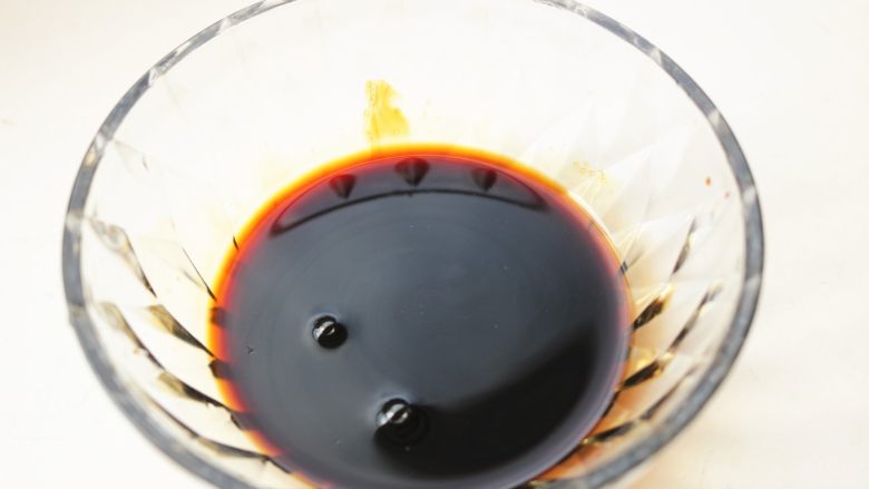 照烧鸡腿,再加适量<a style='color:red;display:inline-block;' href='/shicai/ 156925'>水</a>,调匀待用。