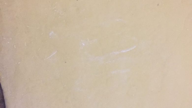 红糖馒头,面团,擀成薄片;