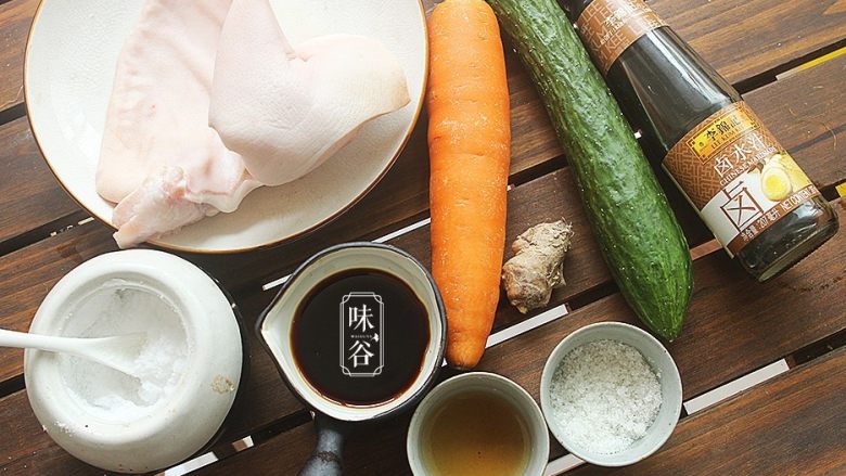 下酒小菜~凉拌猪耳,准备好材料;