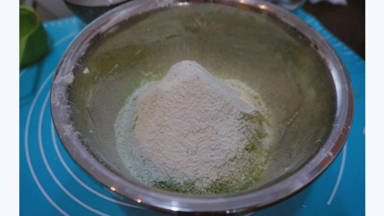 不一样的罗马盾牌,均匀的筛到盆里,像富士山的样子