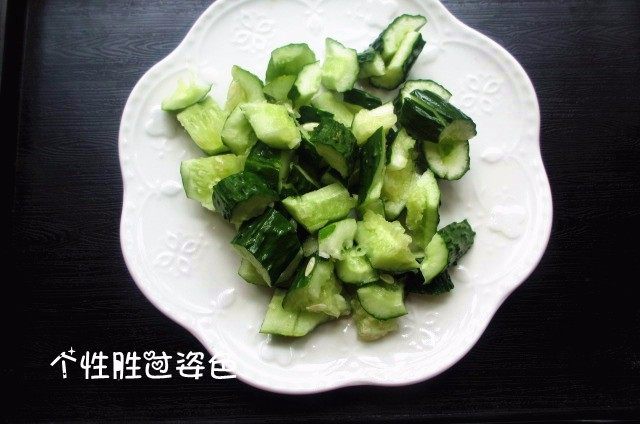 凉菜四拼盘,黄瓜拍成大块