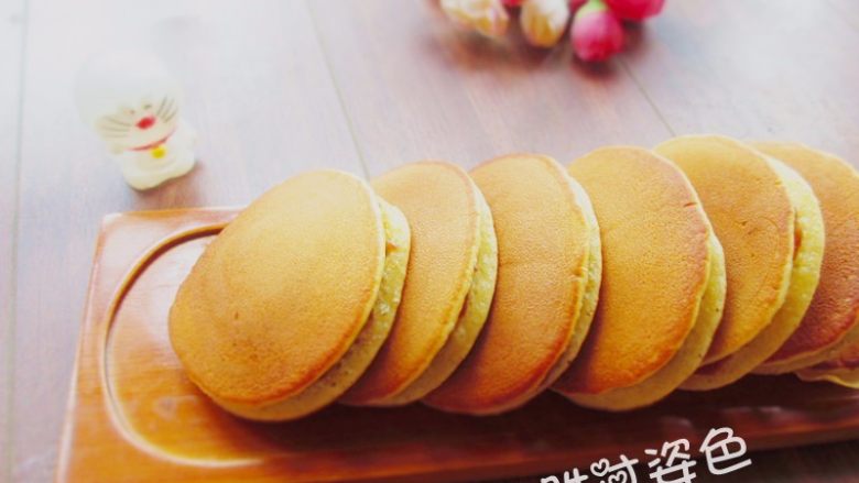 铜锣烧,加入面糊之前,锅子必须烧热,不然会影响上色