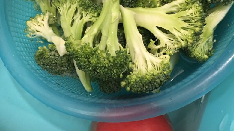 西红柿炒鸡蛋,西红柿提前清水泡15-30分钟