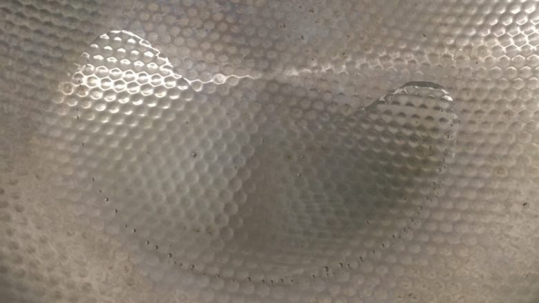 西红柿炒鸡蛋,热锅下适量的油