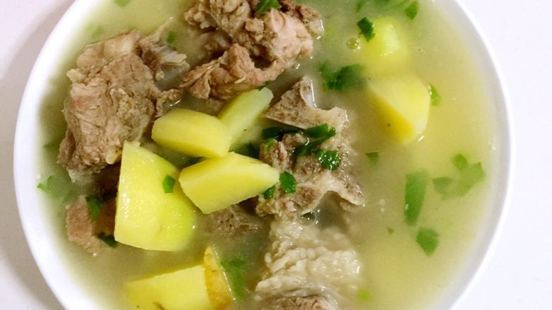 猪骨土豆汤,成品图