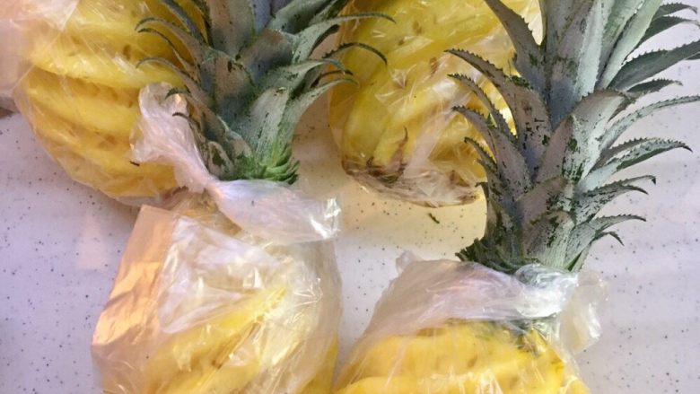 自制果酱(草莓🍓和菠萝🍍),菠萝切块备用