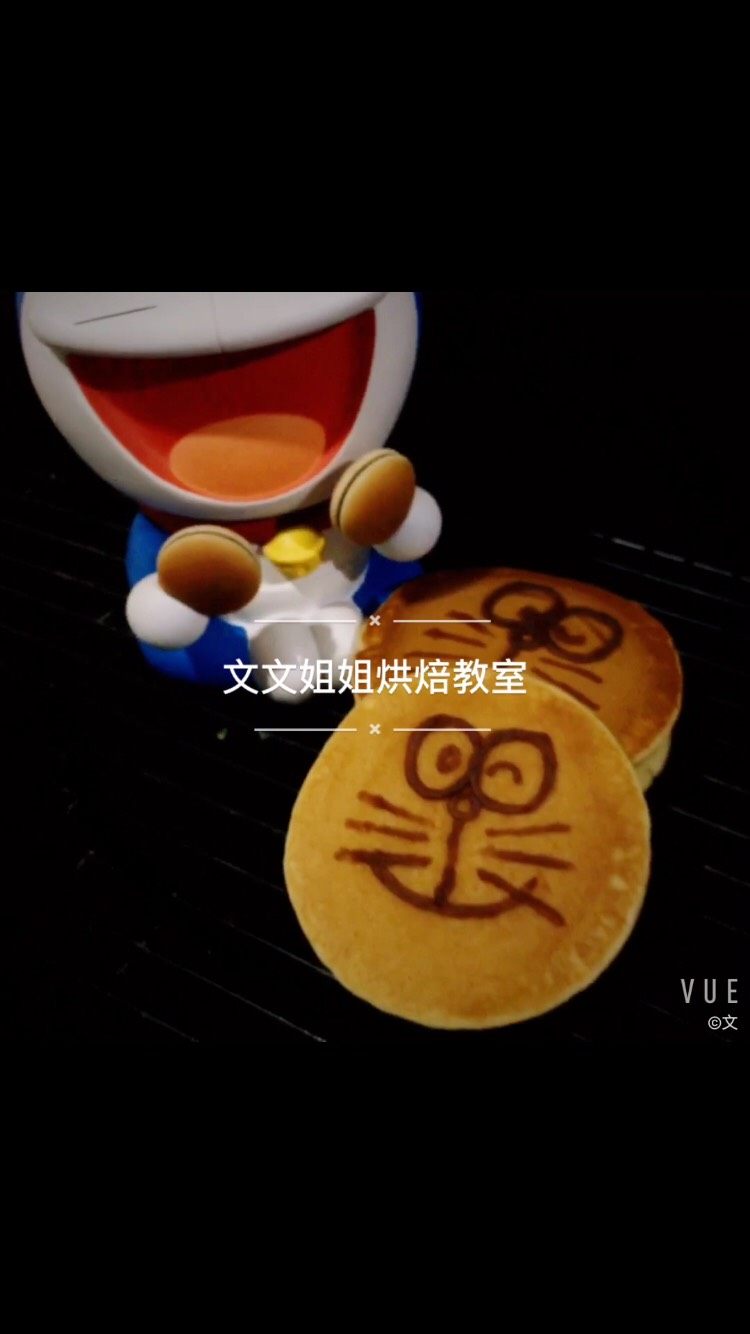 哆啦A梦铜锣烧,可以用豆沙馅儿画上喜欢的表情;