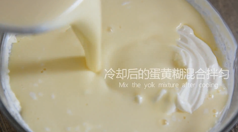 料理达人教你自制小梦龙,父亲节最in的小,冷却后的蛋黄糊混合拌匀